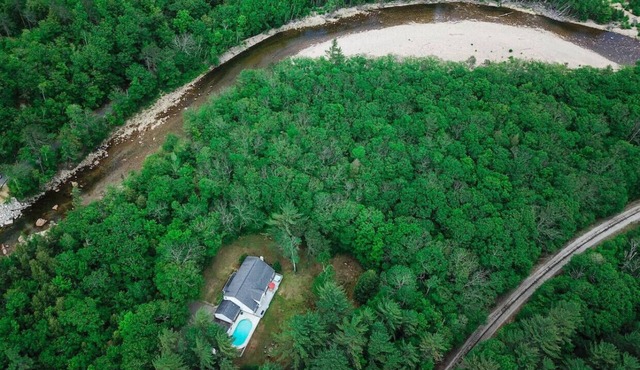 RIVERSBEND | Private River Access, Pool, Hot Tub in Bartlett