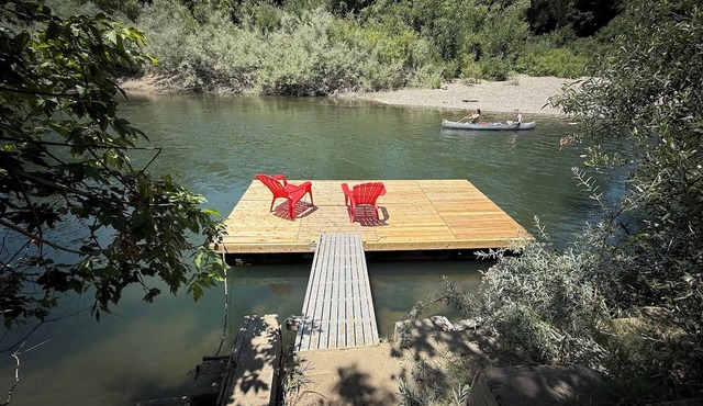 Riverside PLAYCATION! Private Dock! Hot Tub~Pups OK! Point of View