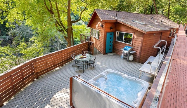 Russian River Treetop Cabin! Hot Tub~Pups OK~Sydney's Retreat