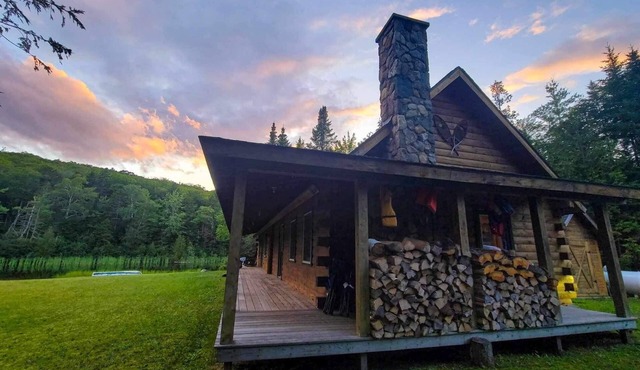 Rustic log cabin on beautiful Maidstone Lake in Maidstone