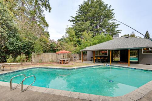 Sacramento Family Escape w/Yard & Greenhouse!