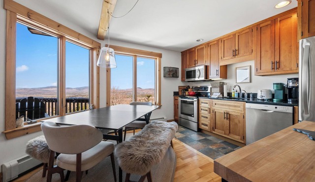 Saddleback - South Branch Penthouse 15-3 - ski in/ski out in Sandy River Plantation