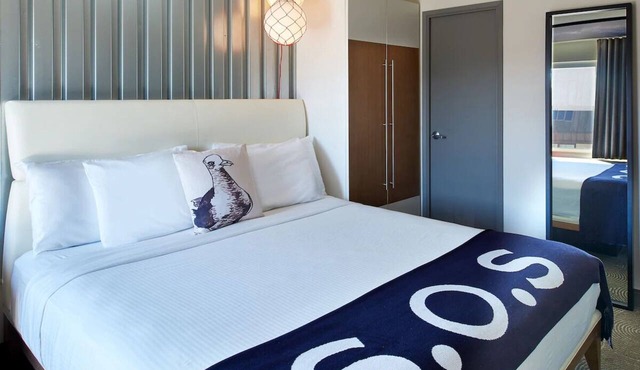 Sailor's Quarters: Sunset Views & S'mores, Steps from Pier 39