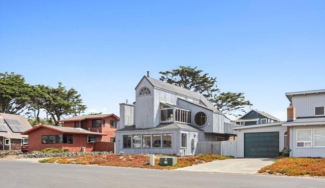 Sand Castle in Dillon Beach - 6 bdrms & 3 1/2 baths and 2 living areas Sleeps 12