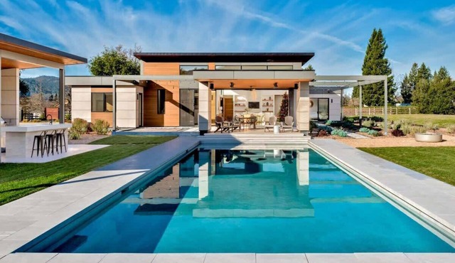 Sandstone Estate | Resort Pool & Walk to Wineries!