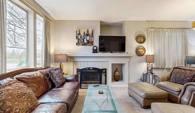 Santa Rosa 3BR home near wineries — fenced yard, dogs welcome