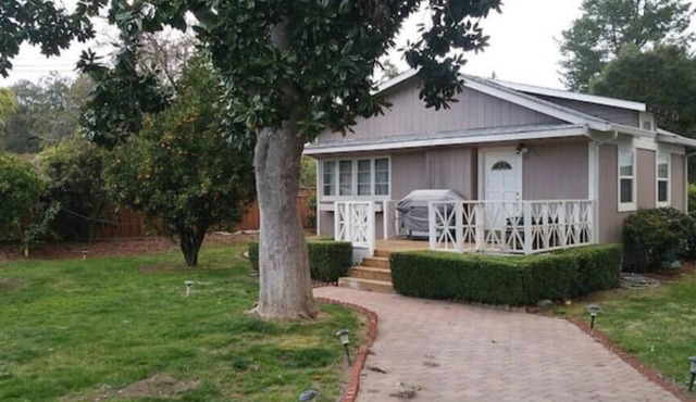 SARATOGA HISTORICAL EXEC COTTAGE STEPS TO VILLAGE MINUTES TO MOUNTAIN WINERY