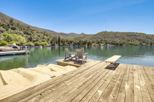 Scenic Clear Lake Cabin w/Stunning Views!