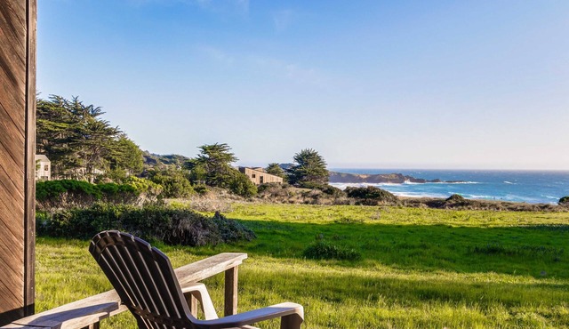 Sea Ranch 3BR Obie Bowman-designed home with hot tub near Black Point in Sea Ranch