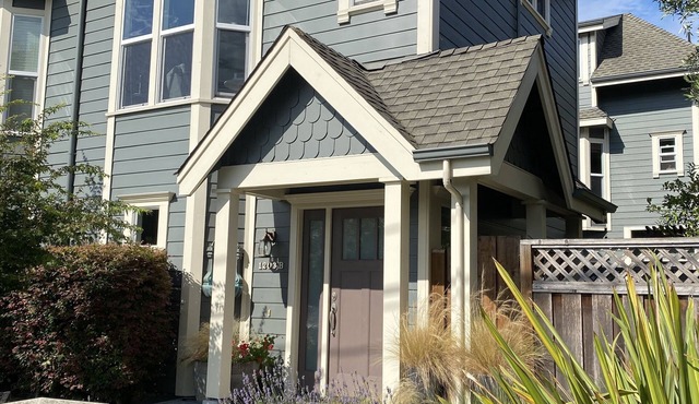 Seabright unique retreat. Townhouse radiant with natural light and decor.