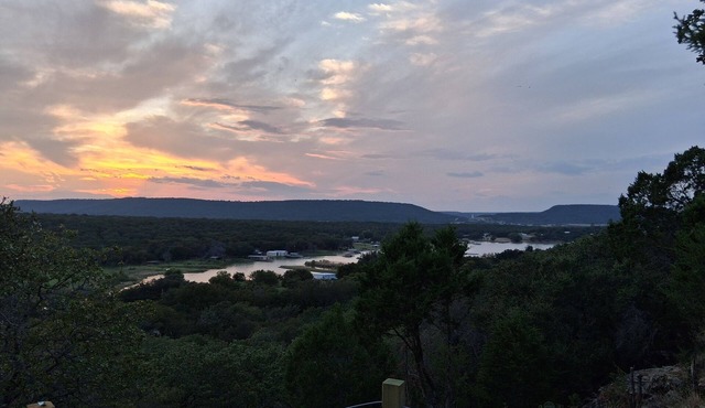 Secluded RV on mountain bluff on lake Palo Pinto, large deck. Bike,boat andswim. in Gordon
