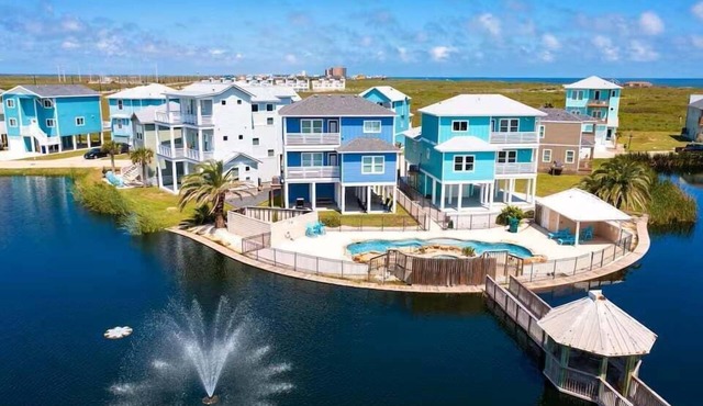 Shared pool, Shared Hot Tub, Parking for 3 in Port Aransas