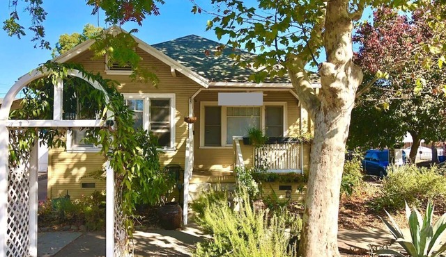 Smart, Spacious, Artsy home near Midtown