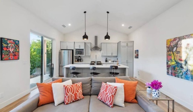 ★ Sonoma Valley Garden Cottage ★ Clean and Modern ★ Fast Internet ★