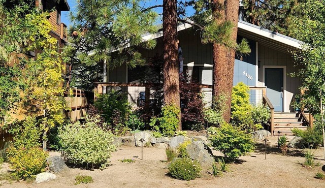 South Lake Tahoe Cabin Near Lakeside Beach & Heavenly Gondola, California