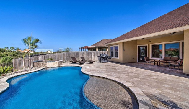 South Padre Paradise w/Saltwater Pool Near Golf! in Laguna Vista