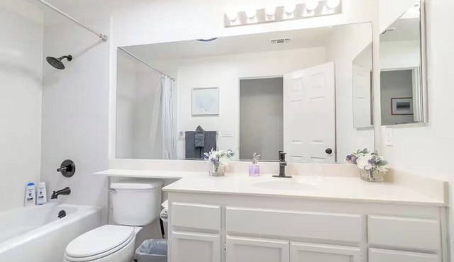 Spacious 3BR Home - Fast WiFi - Prime Elk Grove