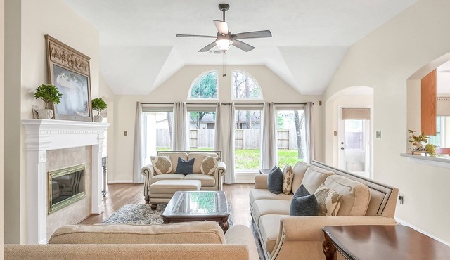 Spacious 3BR Near The Woodlands | King Bed | Fast WiFi | Easy I-45 Access in Conroe