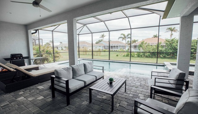 Spacious 4BR Escape with Heated Saltwater Pool & Hot Tub – Near Beaches & Golf in Rotonda West
