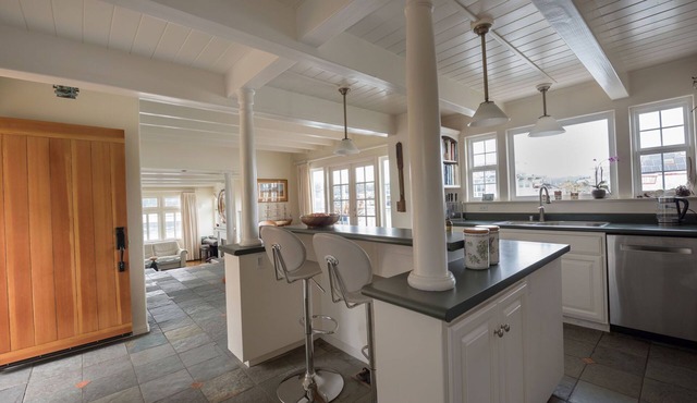 Spacious modern Sausalito Houseboat just minutes from San Francisco.