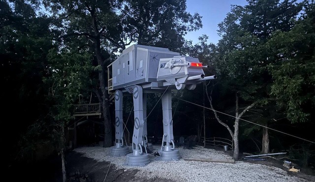 Spectacular Treehouse with Speeder Bike & Creek Views near Forestburg, Texas in Forestburg