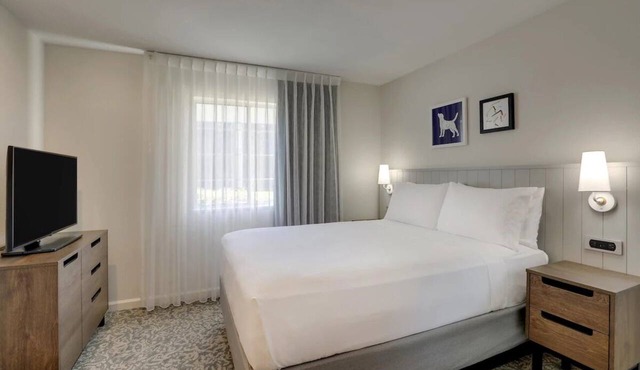 Stay with Free Daily Breakfast! Minutes to Levi's Stadium