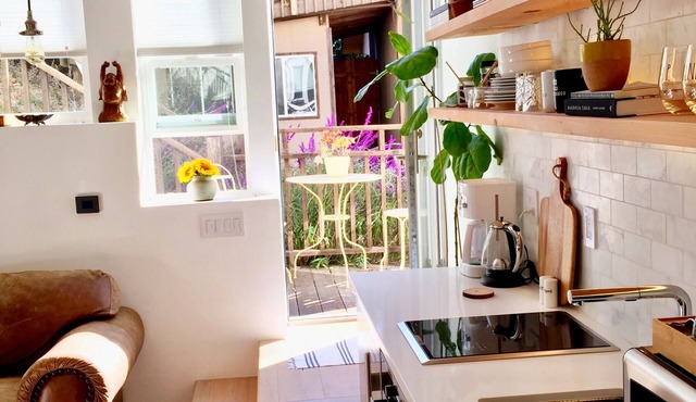 Studio A - Modern Montclair Studio complete kitchen, bathroom plus loft sleeps 4 in Oakland