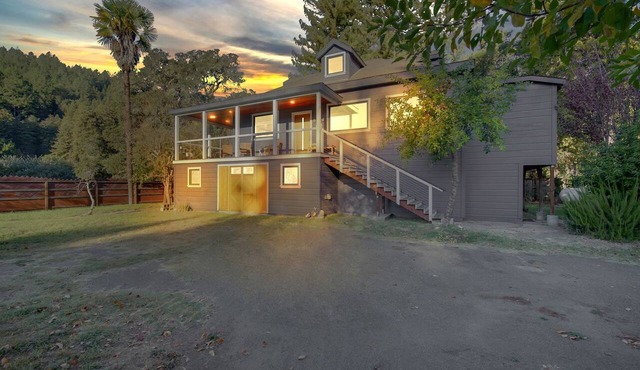 Stylish Dog-Friendly Cabin with Deck and Yard near Russian River in Monte Rio, California