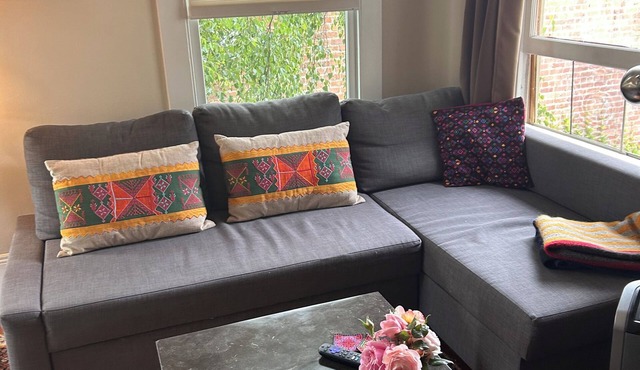 Sunny furnished 2nd floor apartment in trendy Temescal neighborhood