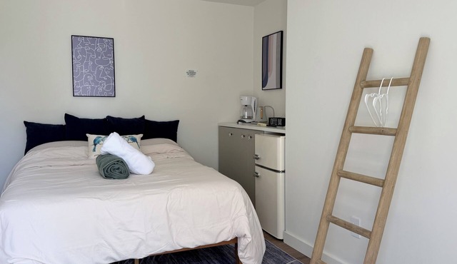 Sunny Private Suite · 10 min to UC Berkeley · Private Entrance & Garden