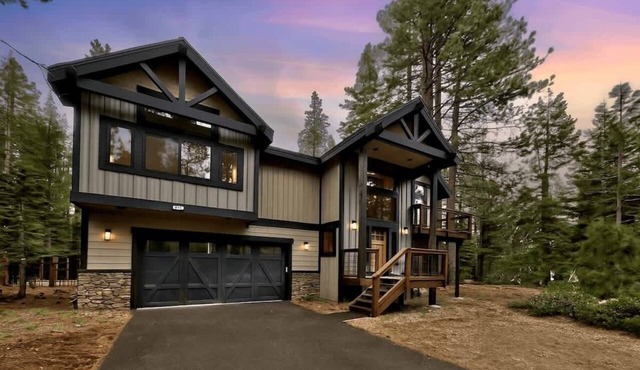 Tahoe Forest Lodge: A/C, Hot Tub, Pool Table in South Lake Tahoe