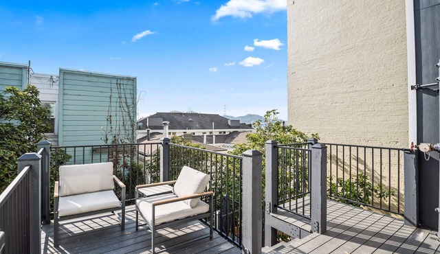 The Addison by Kasa | Modern Queen Studio | San Francisco