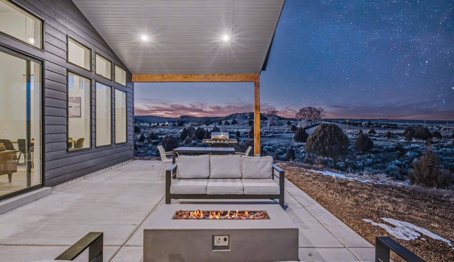 The Cliffs - Bryce Canyon-Zion- Hot Tub- Family Home Sleeps 10 in Hatch