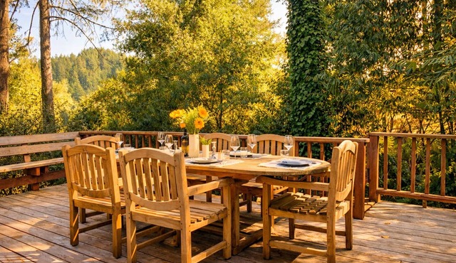 The Ivywood ~ Hot Tub, Pet Friendly, Vintage-Chic!