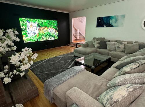 The Marine Oasis, Elite Entertainment, Comfort, and Arcade