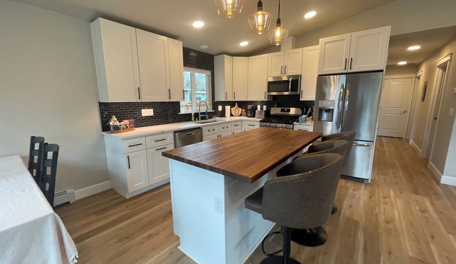 The Modern Moose. A Ranch home close to airport. in Anchorage