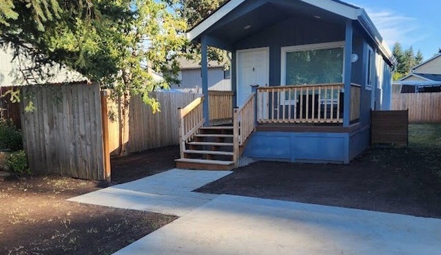 The Nook: 400 ft² House - Full Kitchen & Bath - PNW Basecamp in Vancouver