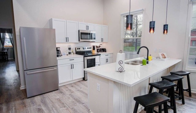 The Pristine Residence - A Feliz Stays Home in San Antonio