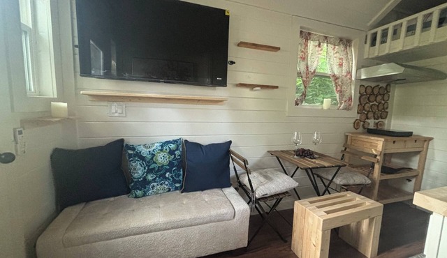 Tiny Home Escape with Easy access to Fort Worth in Azle