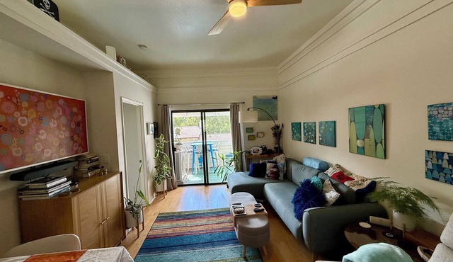 Tranquil 1-bedroom condo with AC, pool and hot tub on a quiet hillside