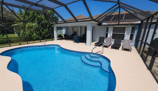 ☆☀︎❀ Tropical Paradise! Heated Pool, Boat Parking, Near Beaches! in Sebastian