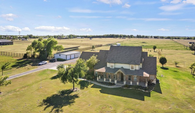 True Texas Ranch Life: 12-Acre Oasis, Pool, Ideal for Families, Gatherings in Rockwall