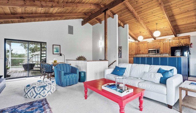 Twin Lakes Surf House in Santa Cruz