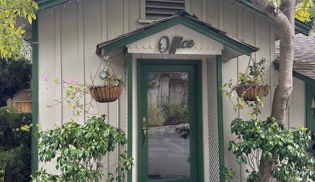 Two Queen Suite Cottage in Carmel-by-the-Sea
