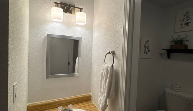 Unit 27 - Cozy 1-bedroom hotel in amazing Challenge-Brownsville with AC in Challenge-Brownsville