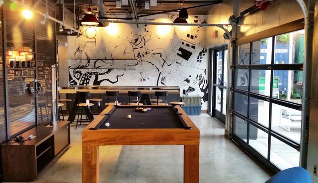 Urban Bay Escape | 3 Units with Views, Art, Games & Iconic Attractions