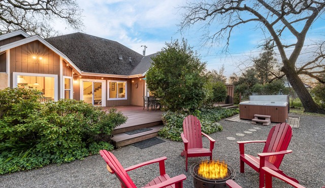 Valley of the Moon by AvantStay | Tranquil Escape, Large Yard, Hot Tub, Fire Pit