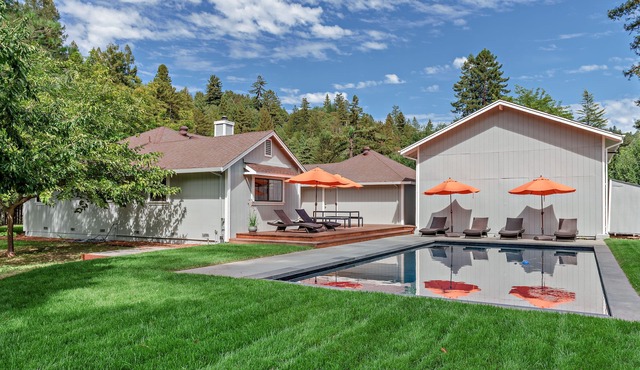 Vineyard View Retreat Pool, Bocce Court & Game Barn Near Armstrong Woods