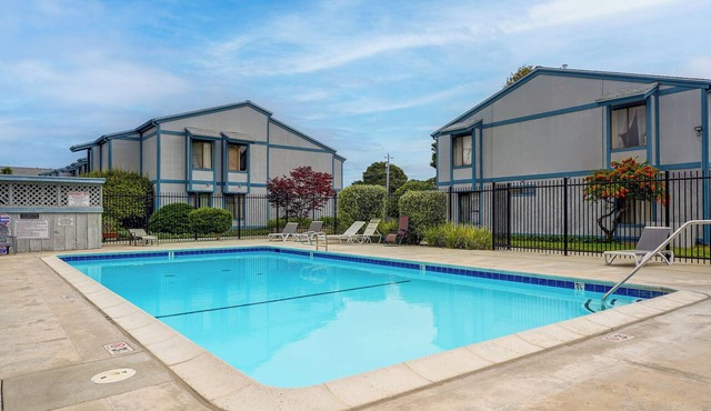 Walk to Capitola Village: Condo w/2 Surfboards in Capitola