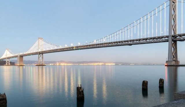 Waterfront Queen Room w/Free Breakfast & Bay View | 1 Mile to Oracle Park